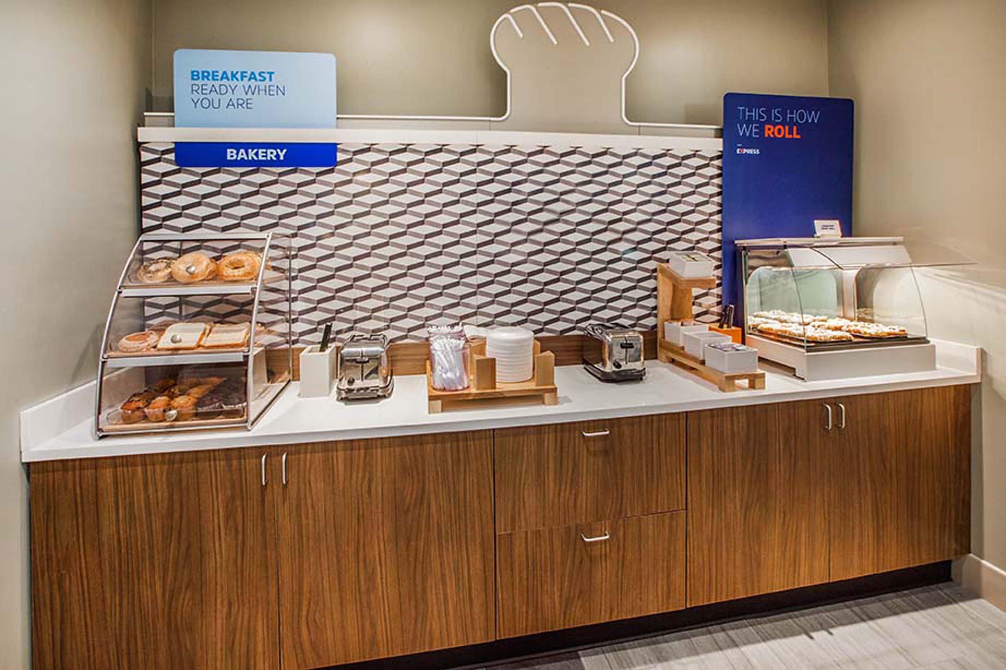 Holiday Inn Express Ontario By Ihg Creekside Exteriér fotografie